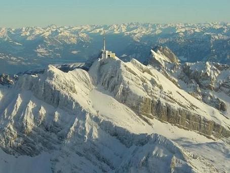 Вид на гору Сэнтис со смотровой прощадкой на вершине. Экскурсия в Альпы на гору Сэнтис.