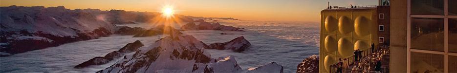 Вид на Альпы на закате со смотровой площадки горы Сэнтис. Экскурсия в Швейцарские Альпы на гору Сэнтис.