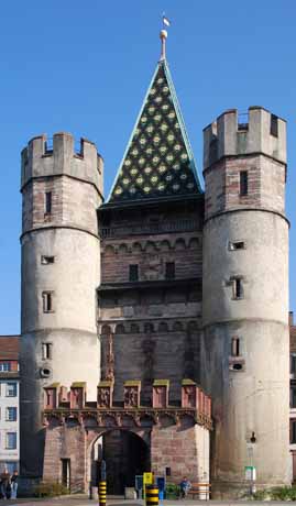 Средневековые ворота в Базеле "Шпалентор". Обзорная экскурсия по Базелю.