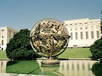 Скульптура "Небесный глобус" во внутреннем дворе ООН в Женеве. Экскурсия по Женеве. Гид в Женеве.