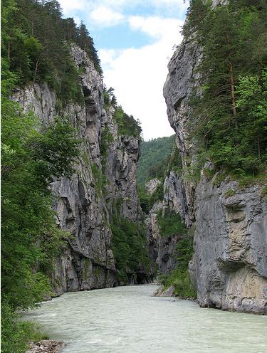 Восточная сторона Аарского ущелья. Экскурсия в Аарское ущелье. Экскурсия в Альпы. Экскурсии в Швейцарии. 